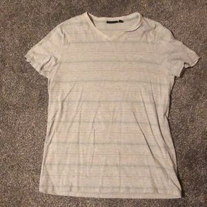 Men’s XL v-neck